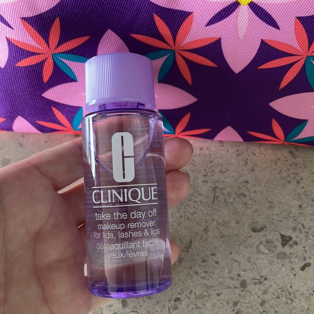 Clinique Makeup Bag & Makeup Remover bonus bottle - Picture 3 of 9